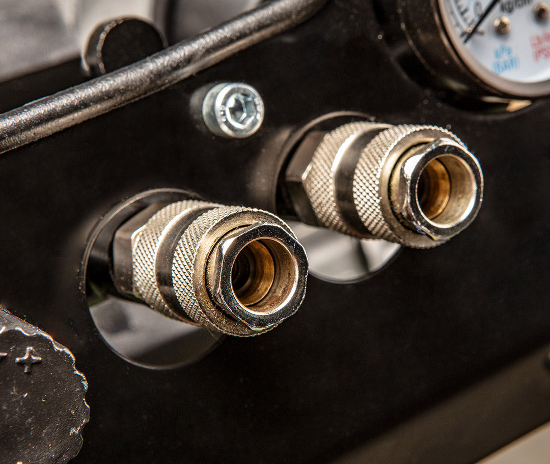 Kompresszor, 40L, álló, 2 csatlakozó, 2 nyomásmérő, olajkenésű